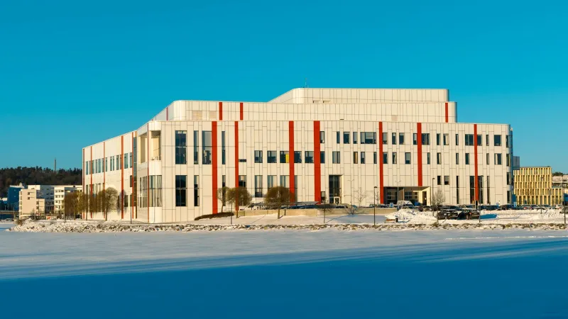 Modern byggnad i centrala Jönköping